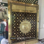 Pintu Nabawi masjid dari tembaga dan kuningan ukir Islami mewah