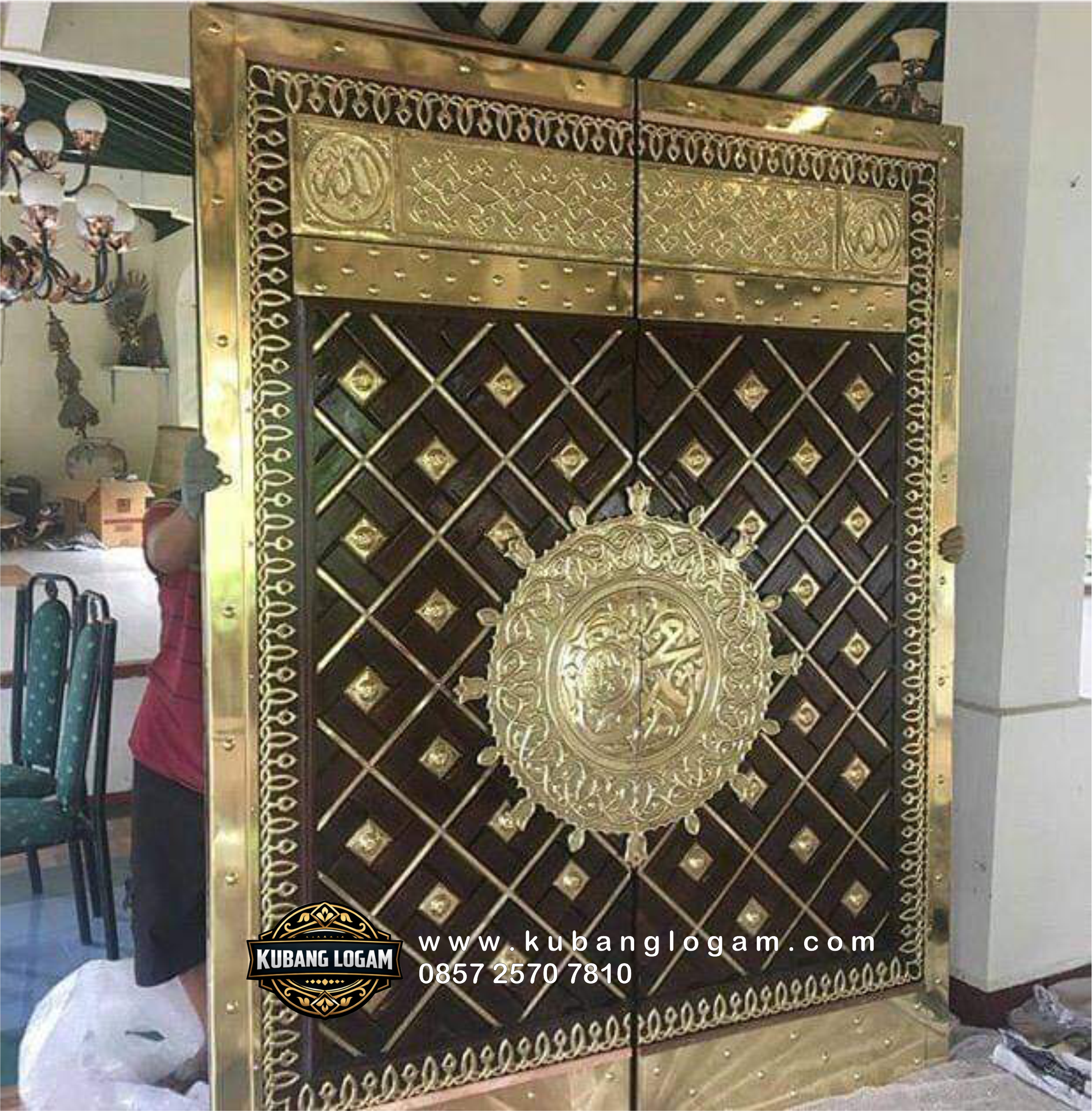 Pintu Nabawi masjid dari tembaga dan kuningan ukir Islami mewah