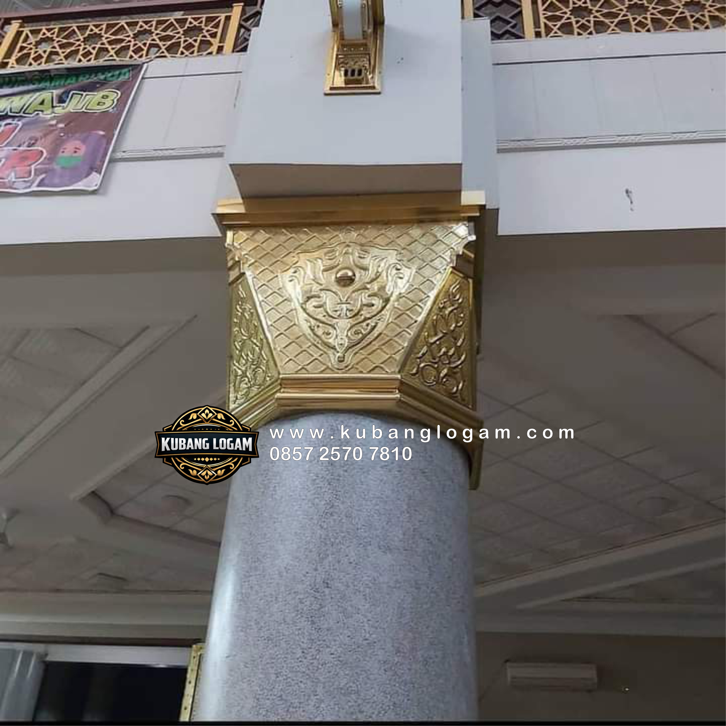 Ornamen tiang masjid dari tembaga dan kuningan ukir Islami mewah